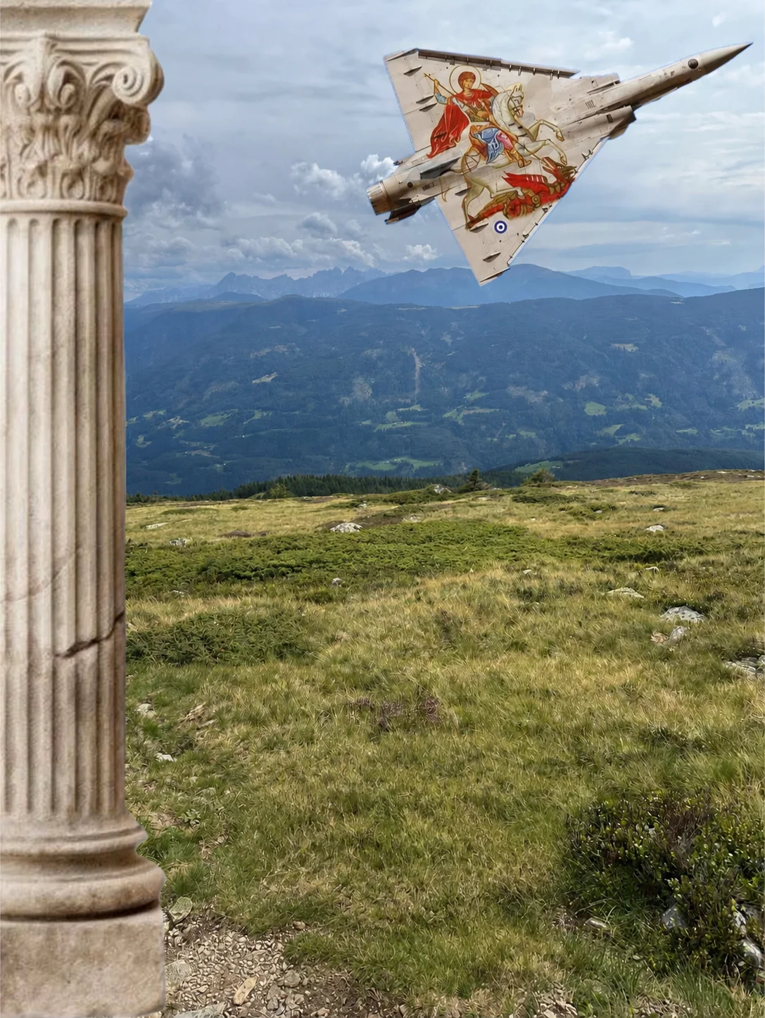Collage aus Alpenlandschaft, antiker Säule und Flugzeug mit bemaltem Flügel